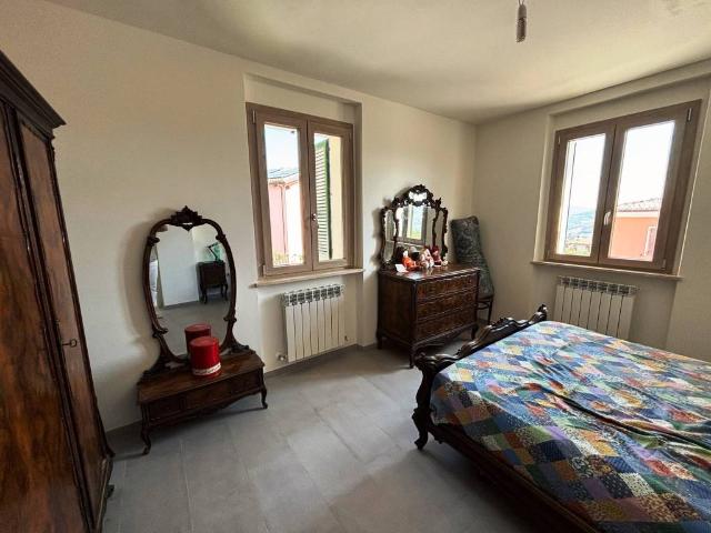 Casa indipendente in vendita a Pioraco MC