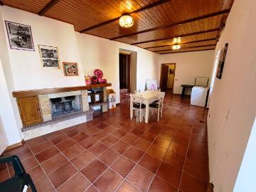 Casa indipendente in vendita a Pioraco MC