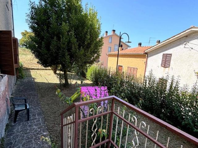 Casa indipendente in vendita a Pioraco MC