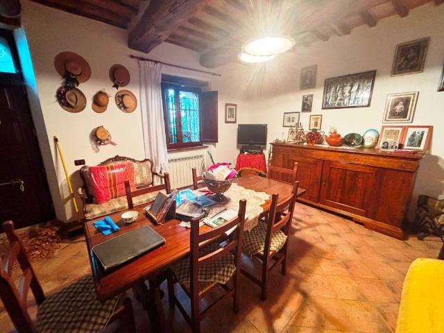 Casa indipendente in vendita a Pioraco MC