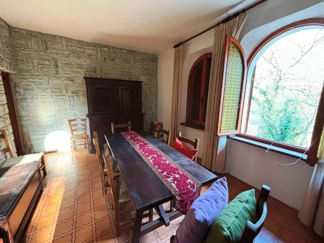 Casa indipendente in vendita a Pioraco MC