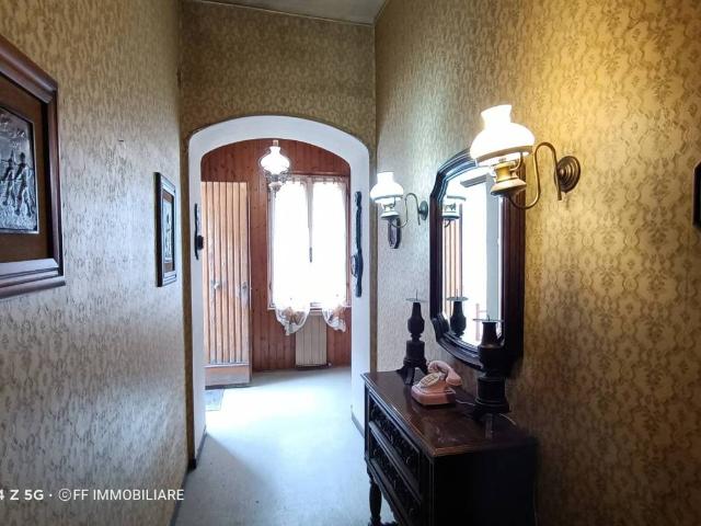 Casa indipendente in vendita a Pioraco MC
