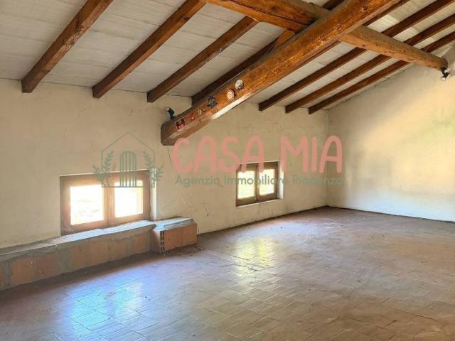 Casa indipendente in vendita a Piozzano PC