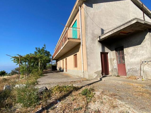 Casa indipendente in vendita a Piraino ME