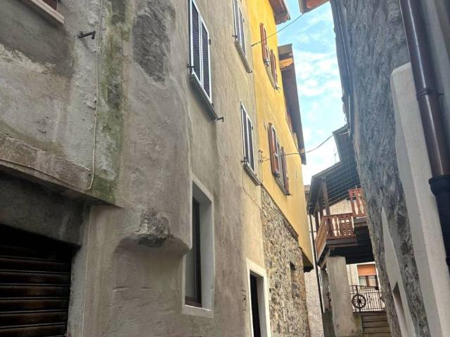 Casa indipendente in vendita a Pisogne BS