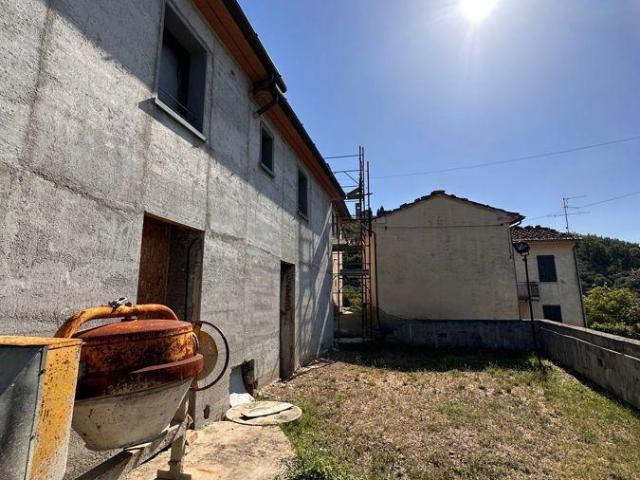 Casa indipendente in vendita a Pistoia