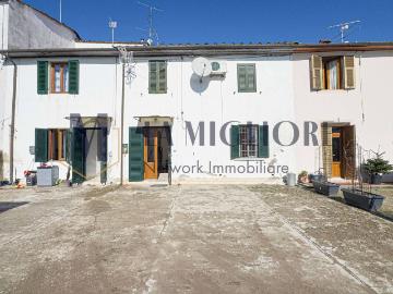 Casa indipendente in vendita a Pistoia