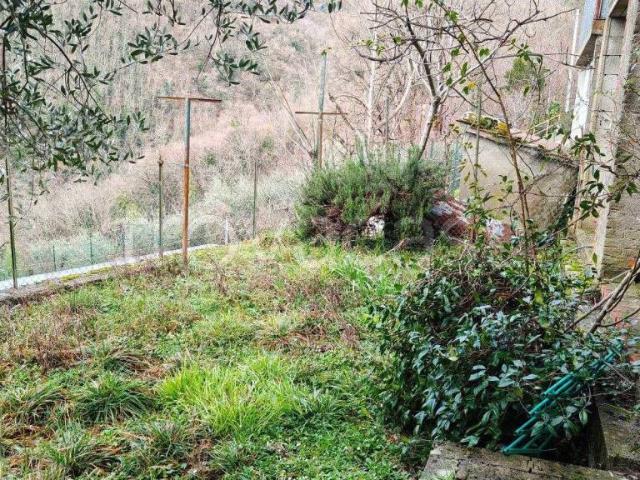 Casa indipendente in vendita a Pistoia, Baggio