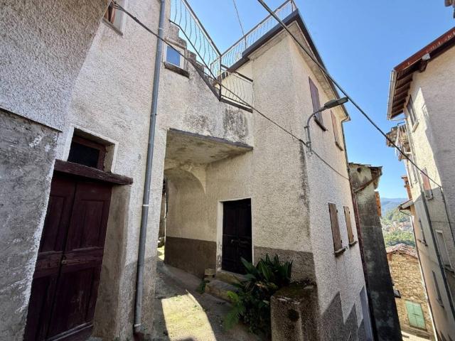 Casa indipendente in vendita a Plesio via alla Piazzola