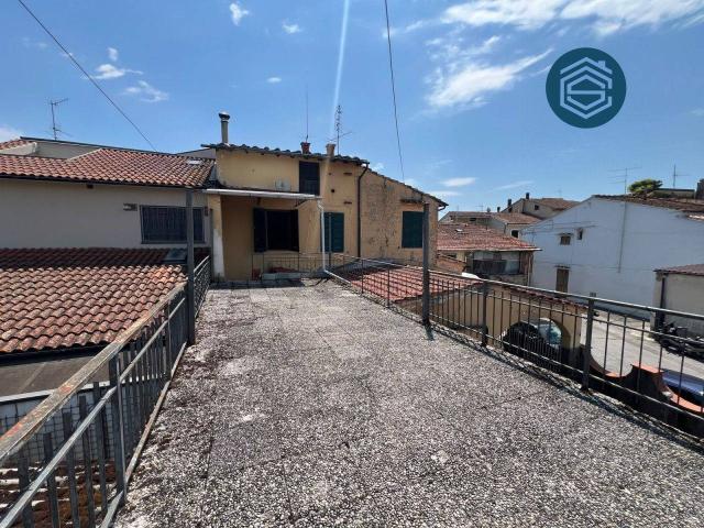 Casa indipendente in vendita a Prato