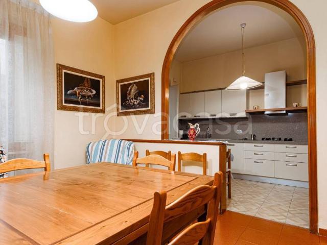 Casa indipendente in vendita a Prato, Iolo