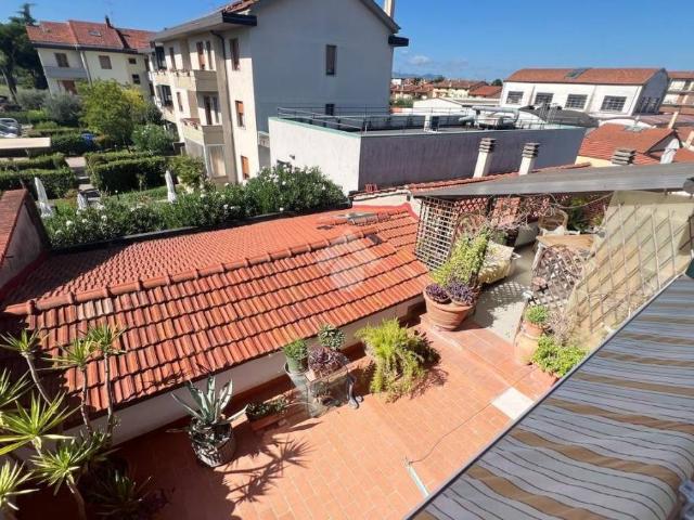 Casa indipendente in vendita a Prato, Mezzana