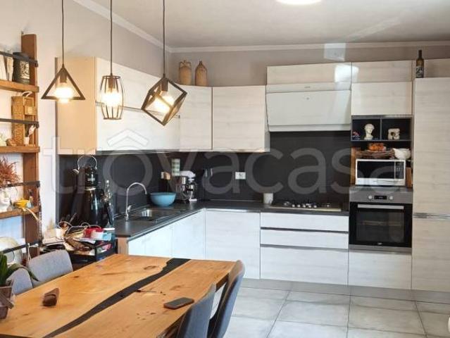Casa indipendente in vendita a Prato, Narnali Viaccia