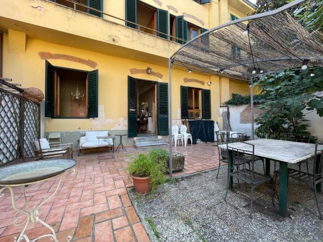 Casa indipendente in vendita a Prato PO