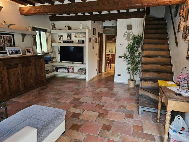 Casa indipendente in vendita a Prato PO
