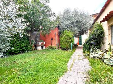 Casa indipendente in vendita a Prato PO