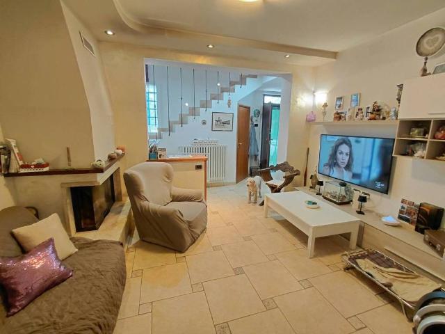 Casa indipendente in vendita a Prato PO