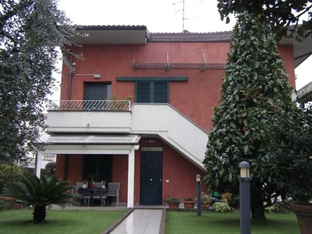 Casa indipendente in vendita a Prato PO