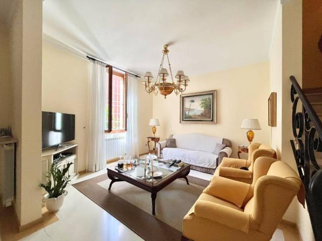 Casa indipendente in vendita a Prato PO