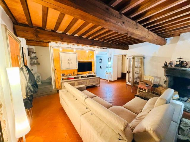 Casa indipendente in vendita a Prato PO