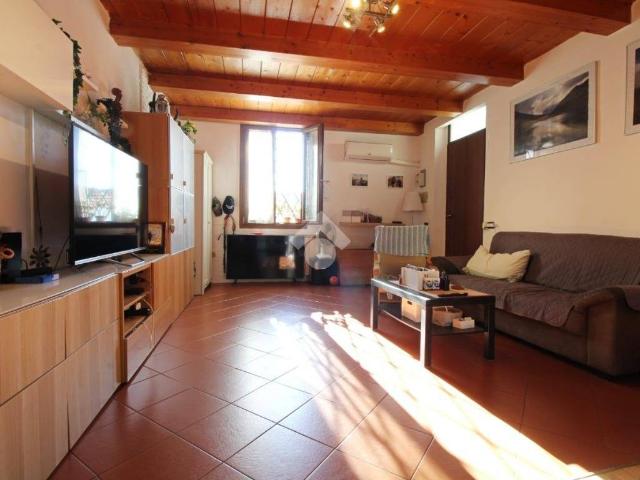 Casa indipendente in vendita a Prato PO