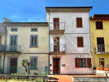 Casa indipendente in vendita a Prato PO