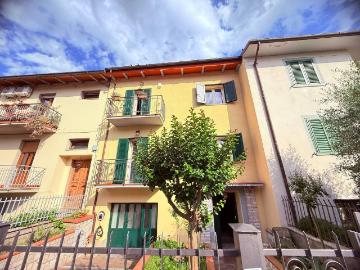 Casa indipendente in vendita a Prato PO