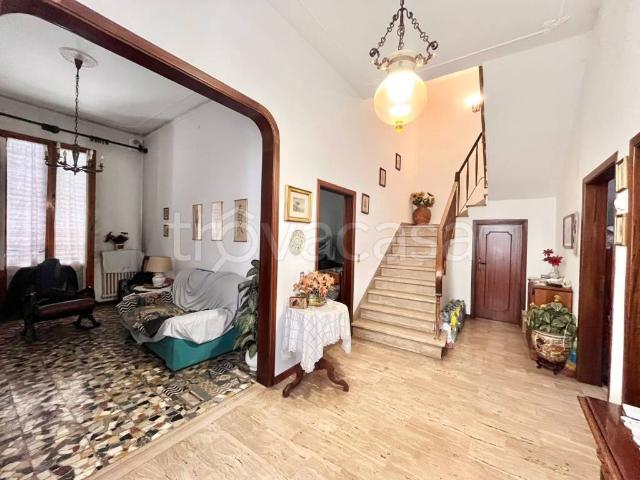 Casa indipendente in vendita a Prato via della Lastruccia, Galciana