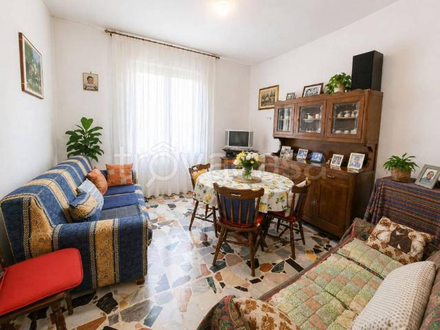 Casa indipendente in vendita a Prato via delle Pavoniere, Le Fontanelle