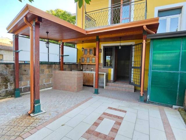 Casa indipendente in vendita a Pratola Serra AV