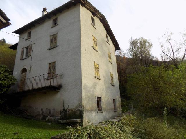Casa indipendente in vendita a Prata Camportaccio SO