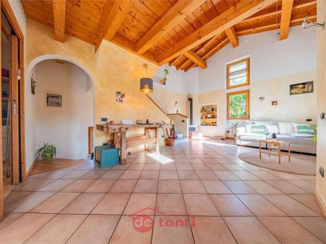 Casa indipendente in vendita a Prata Camportaccio SO