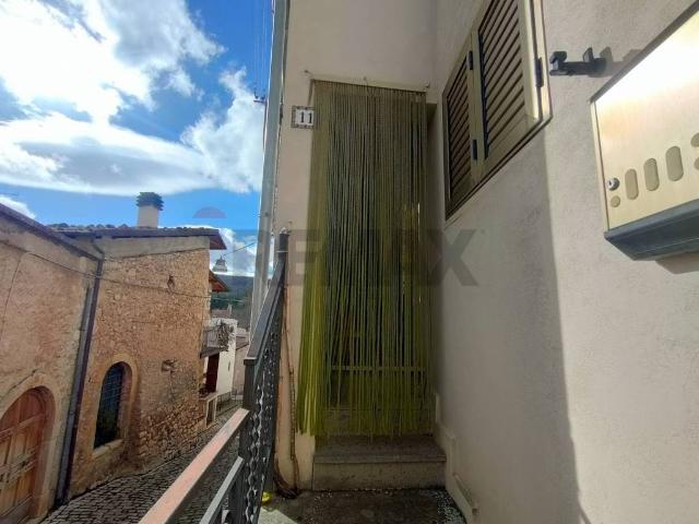 Casa indipendente in vendita a Prata d'Ansidonia AQ