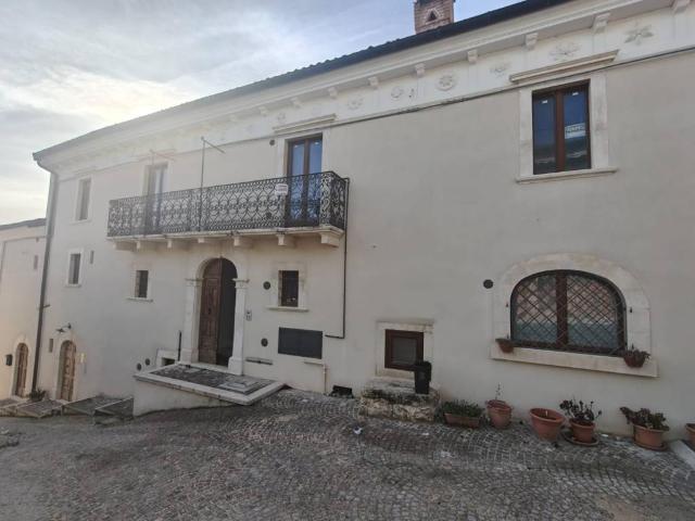 Casa indipendente in vendita a Prata d'Ansidonia AQ