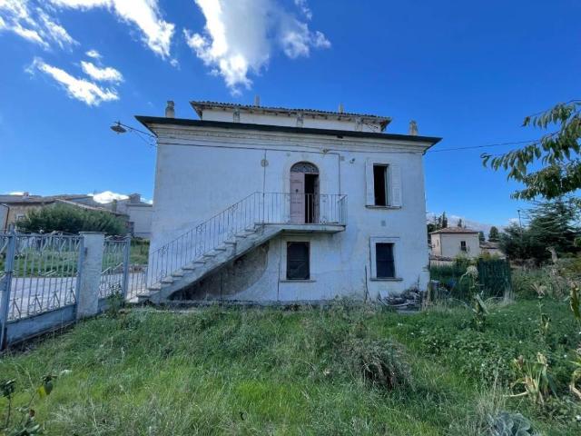 Casa indipendente in vendita a Prata d'Ansidonia AQ