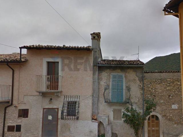 Casa indipendente in vendita a Prata d'Ansidonia AQ