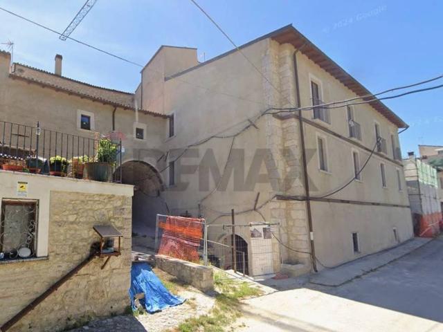 Casa indipendente in vendita a Prata d'Ansidonia AQ