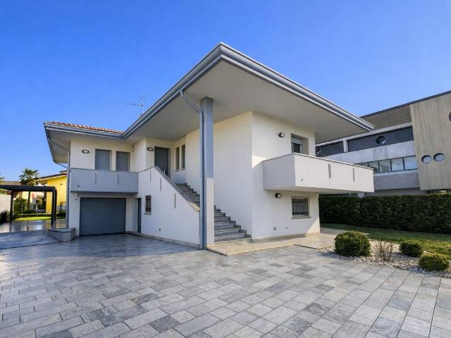 Villa in vendita a Pravisdomini PN