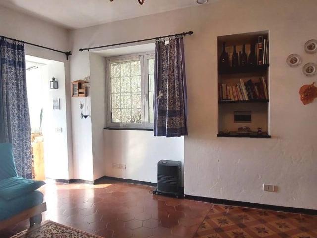 Casa indipendente in vendita a Prelà IM