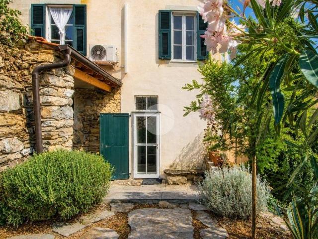 Casa indipendente in vendita a Prelà IM