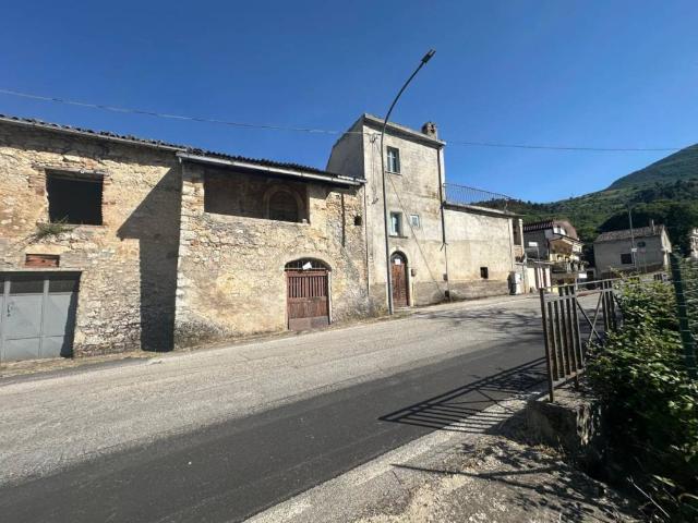 Casa indipendente in vendita a Prezza AQ
