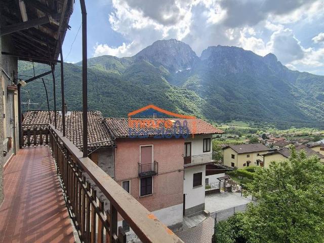 Casa indipendente in vendita a Primaluna LC