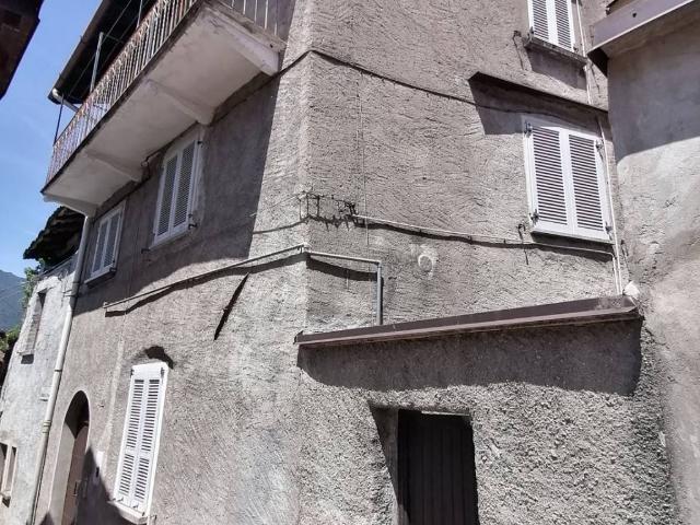 Casa indipendente in vendita a Primaluna LC