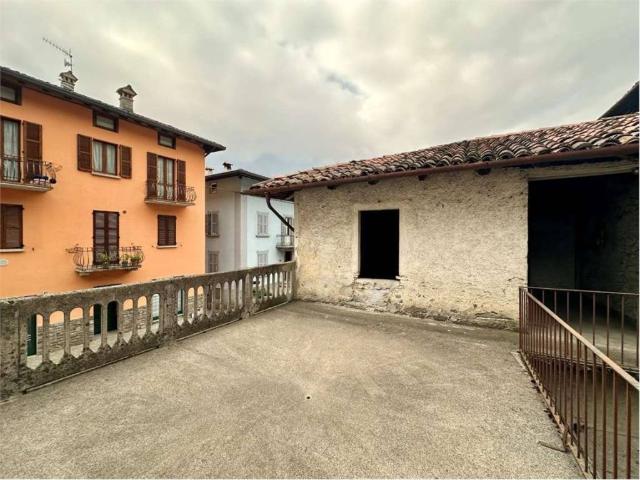 Casa indipendente in vendita a Primaluna LC