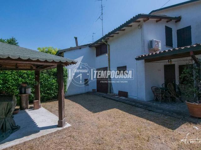 Casa indipendente in vendita a Quattro Castella RE