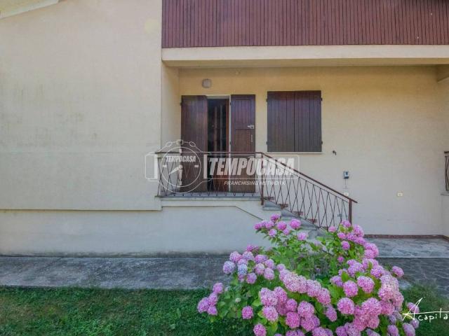 Casa indipendente in vendita a Quattro Castella RE