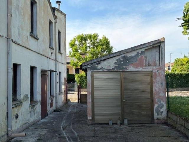 Casa indipendente in vendita a Quistello MN