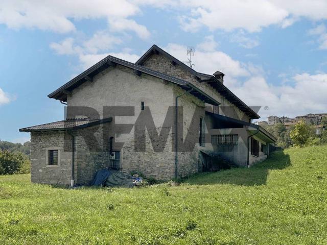 Casa indipendente in vendita a Rota d'Imagna BG