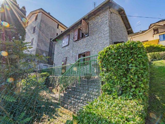Casa indipendente in vendita a Rota d'Imagna BG