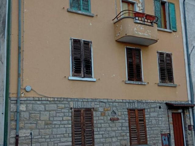 Casa indipendente in vendita a Rota d'Imagna BG